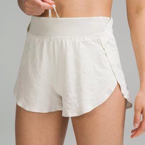 Lululemon Fast and Free High-Rise Short 2" Airflow (Size 10, BONE)